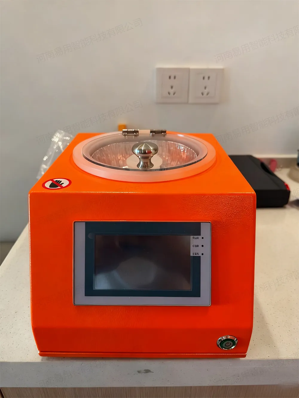 智能型匀胶机 (2).jpg 智能型匀胶机 (2).jpg